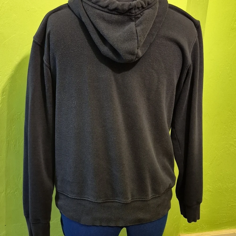 The Northface Mens SzM. Black Hoodie: Kangaroo Pocket.(#1585)